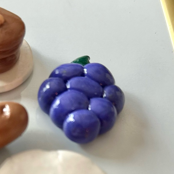 Ceramic Grapes Magnet/ Miniature - Picture 1 of 1